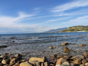 mostra la spiaggia di cala pastena al tresino agropoli